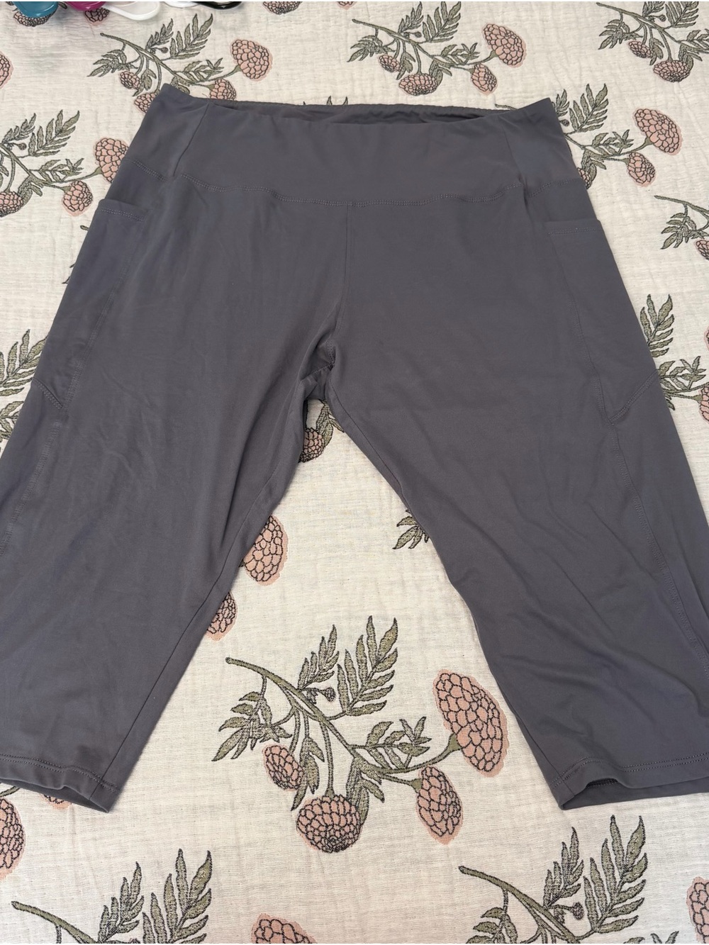 Women's Charcoal Capri Exercise Leggings with Side Pockets
